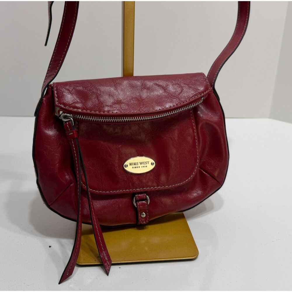 B2-45 Nine West Red Faux Leather Bag
